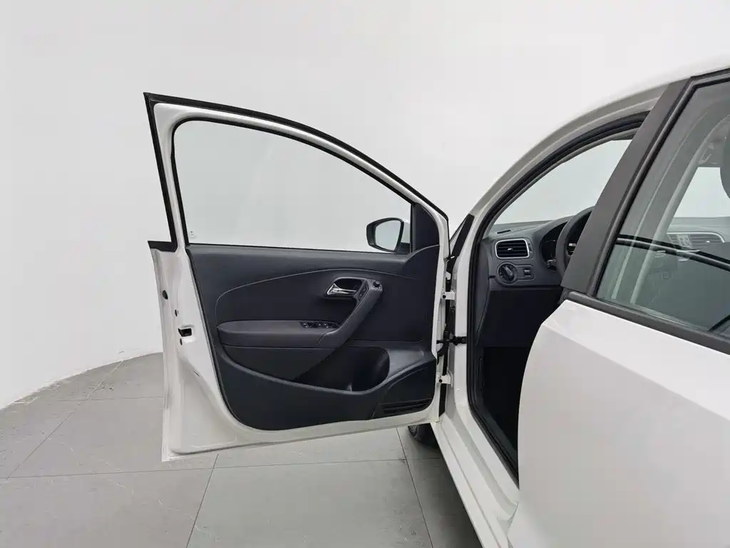 Volkswagen Polo — миниатюра 8