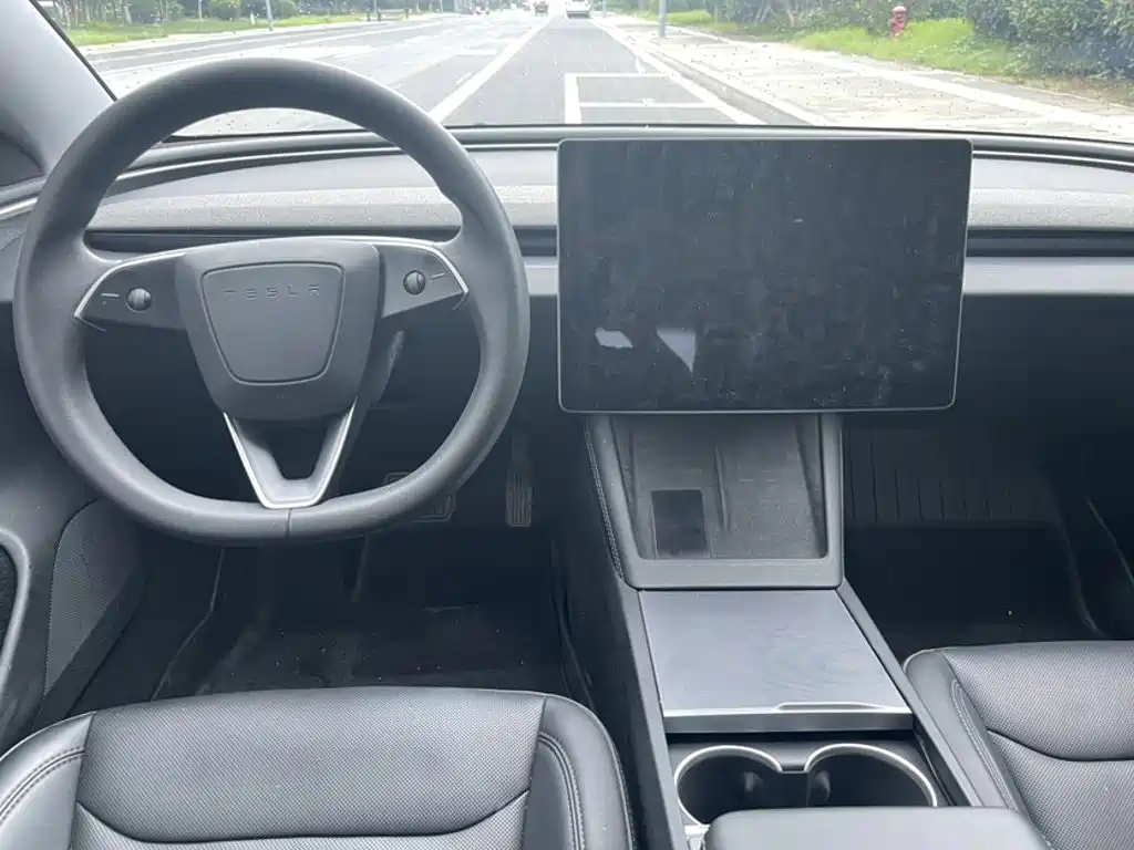 Tesla Model 3 — миниатюра 16