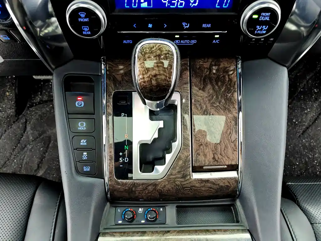 Toyota Vellfire — миниатюра 13