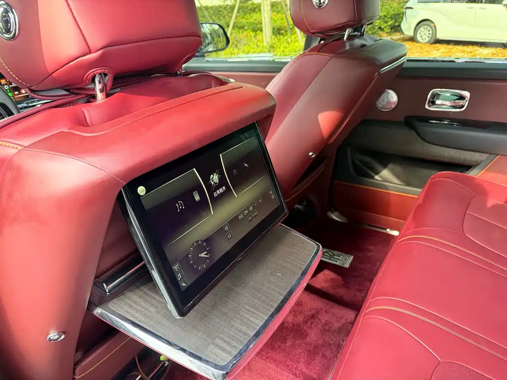 Rolls-Royce Cullinan — миниатюра 13