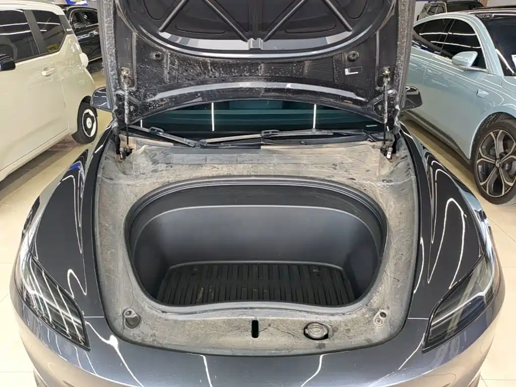 Tesla Model 3 — миниатюра 10