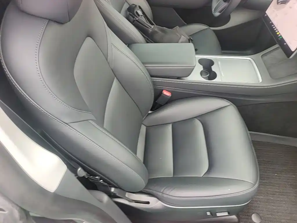 Tesla Model Y — миниатюра 25