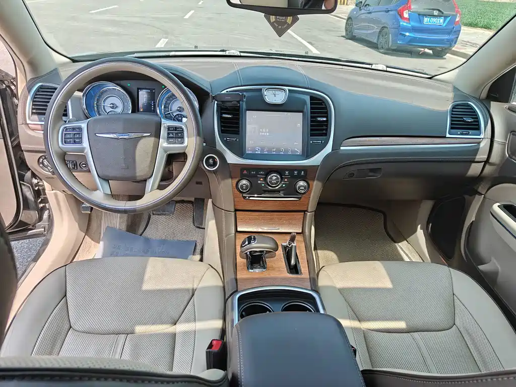 Chrysler 300C — миниатюра 8