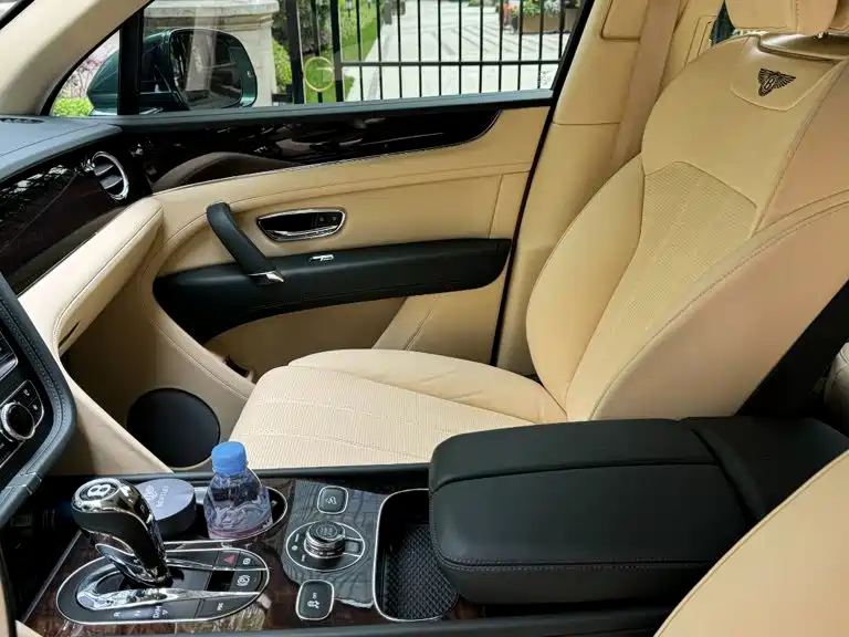 Bentley Bentayga — миниатюра 5