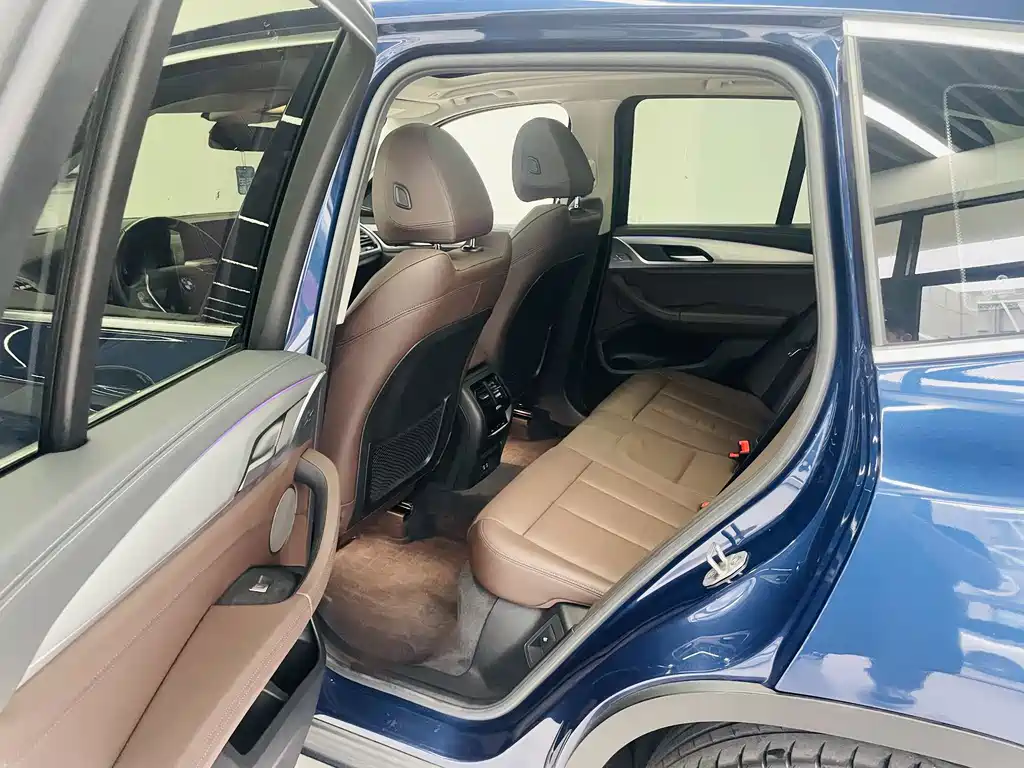BMW iX3 — миниатюра 11