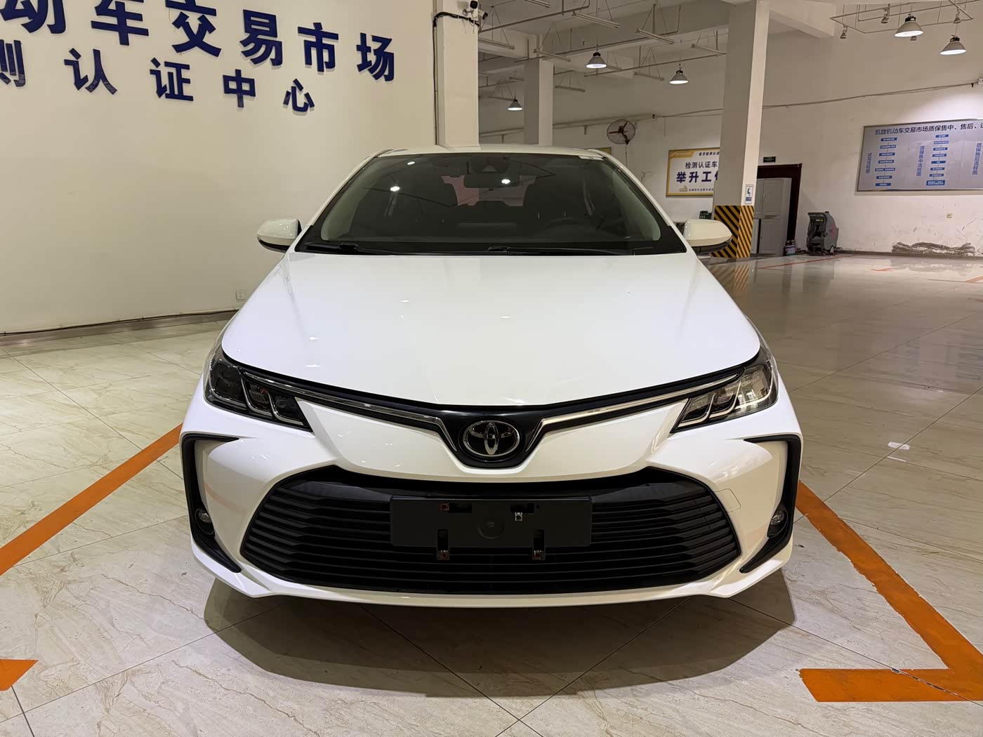 Toyota Corolla 1.2 л 2022 г. Белый, пробег 22000 км