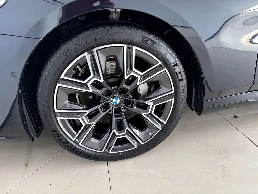 BMW 5 Series — миниатюра 33