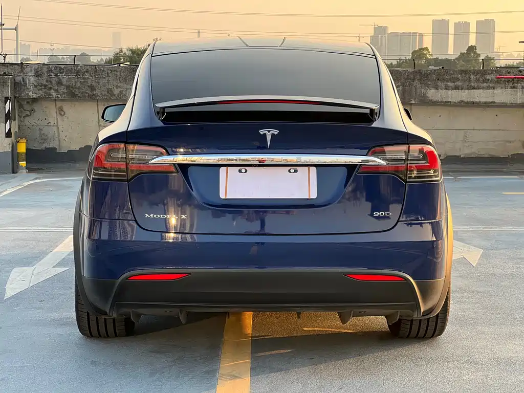 TESLA MODEL X