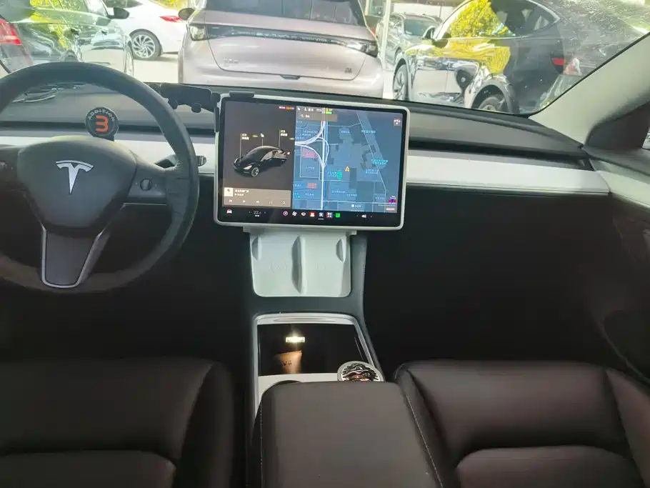 Tesla Model 3 — миниатюра 13
