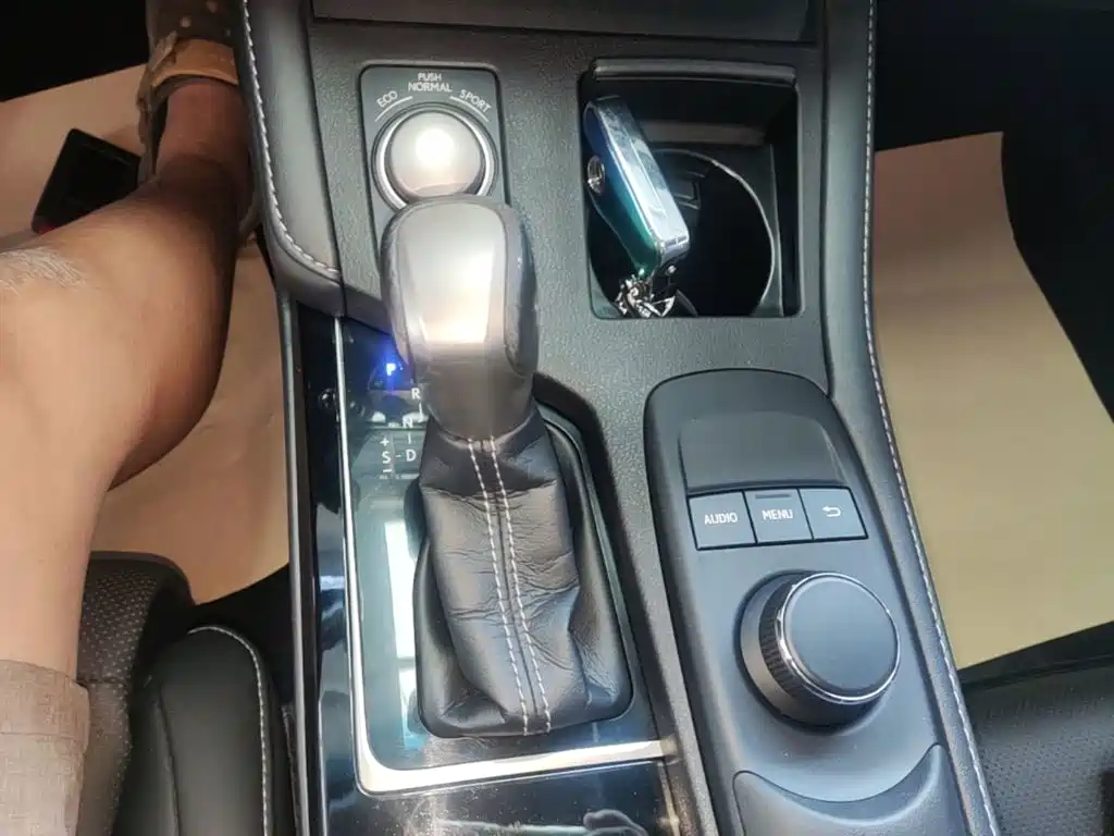 Lexus ES — миниатюра 14
