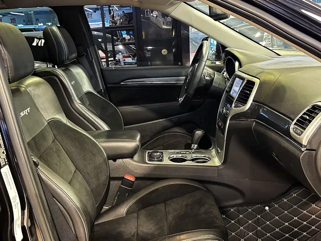 Jeep Grand Cherokee SRT — миниатюра 34