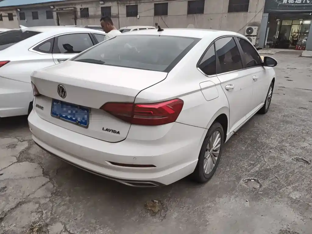 Volkswagen Lavida — миниатюра 4
