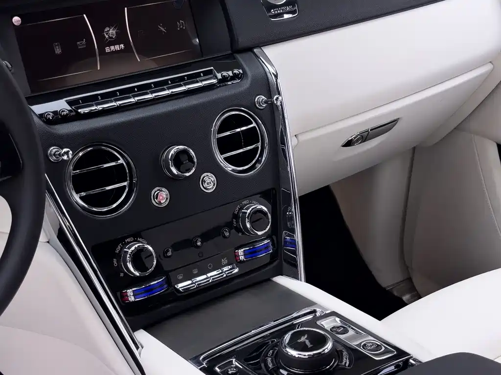 Rolls-Royce Cullinan — миниатюра 30