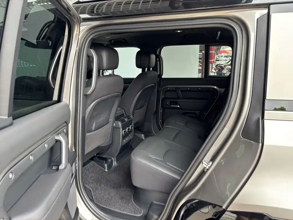Land Rover Defender — миниатюра 23