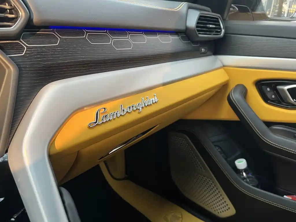Lamborghini Urus — миниатюра 17