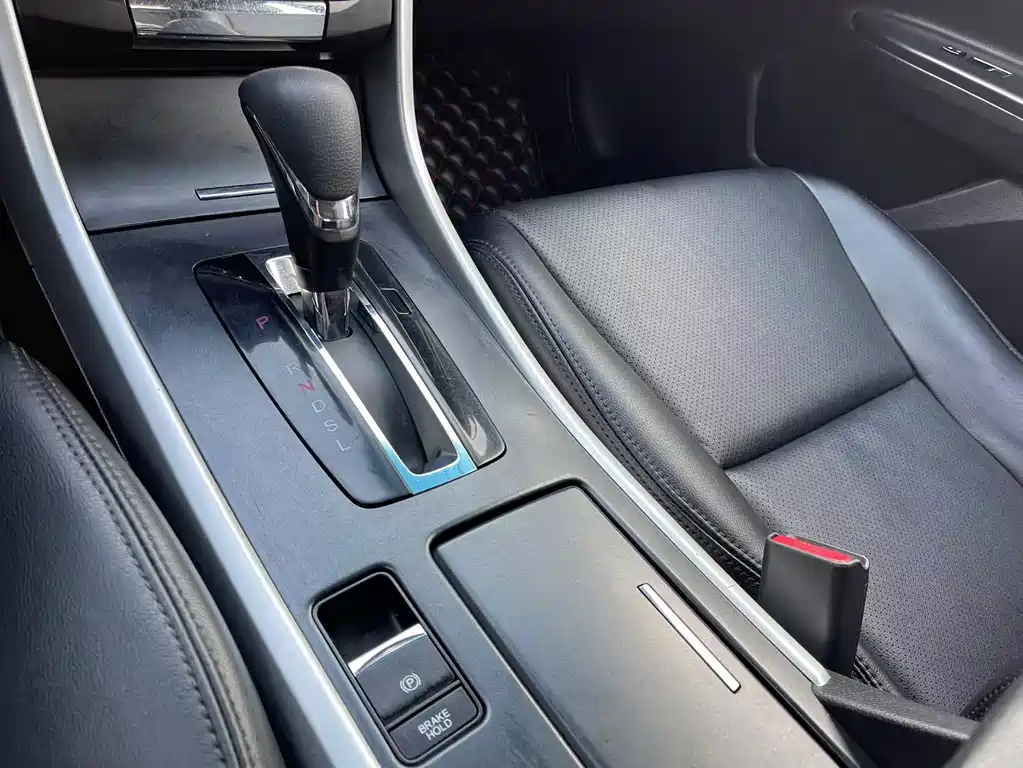 Honda Accord — миниатюра 11