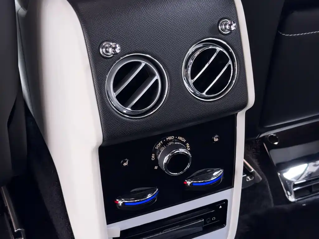 Rolls-Royce Cullinan — миниатюра 38