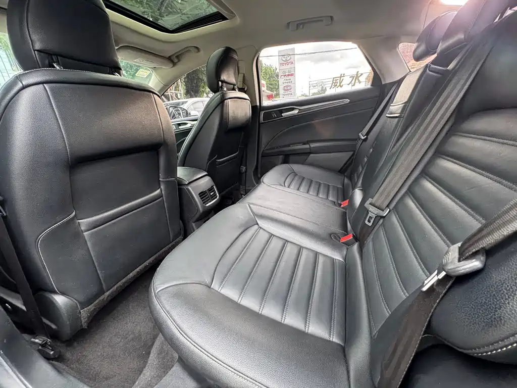 Ford Mondeo — миниатюра 10