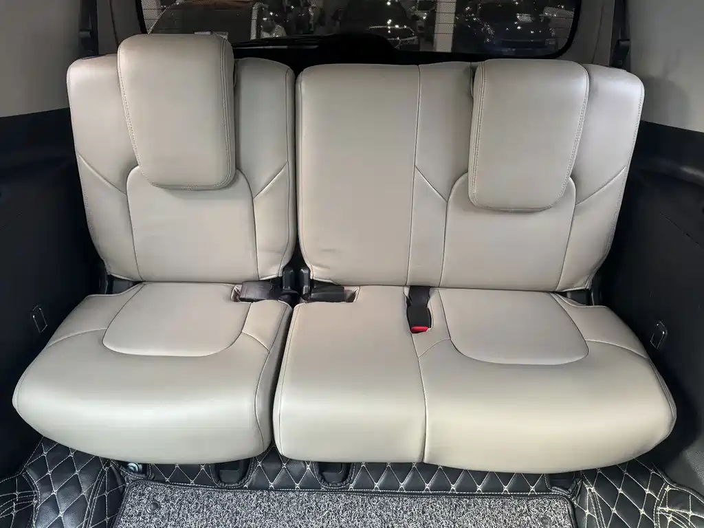 Nissan Patrol — миниатюра 6