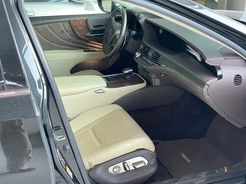 Lexus LS — миниатюра 6