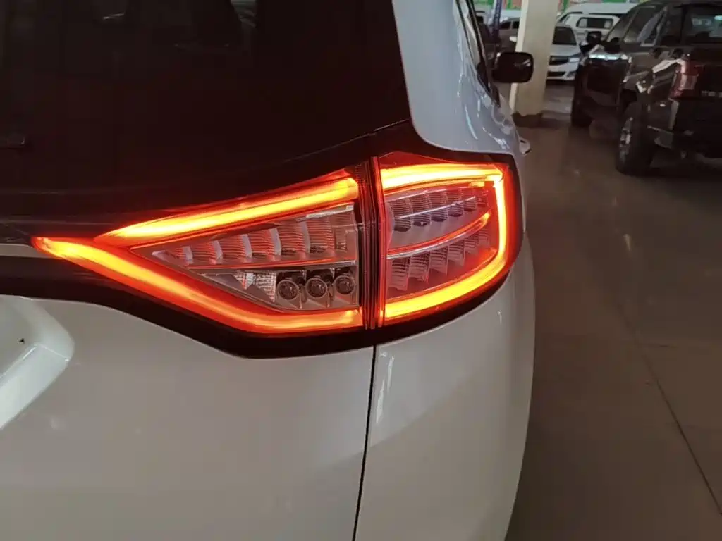 Ford Edge — миниатюра 8