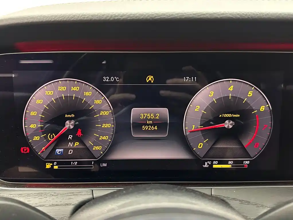 Mercedes-Benz E-Class — миниатюра 14