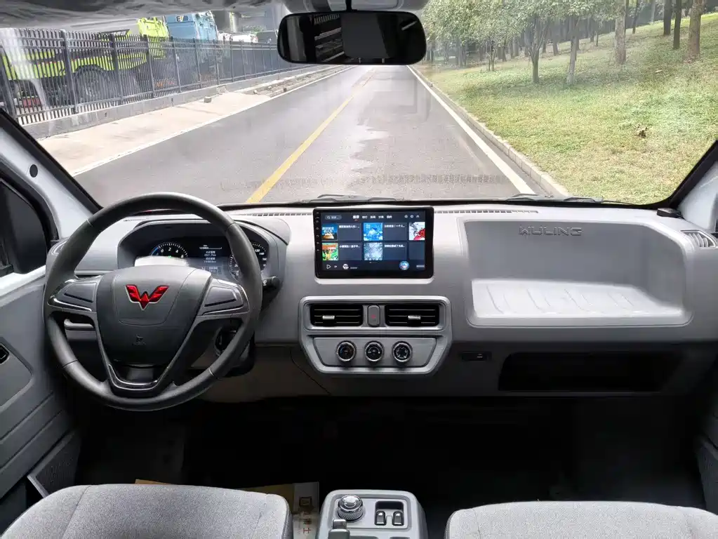 Wuling Yangguang — миниатюра 10