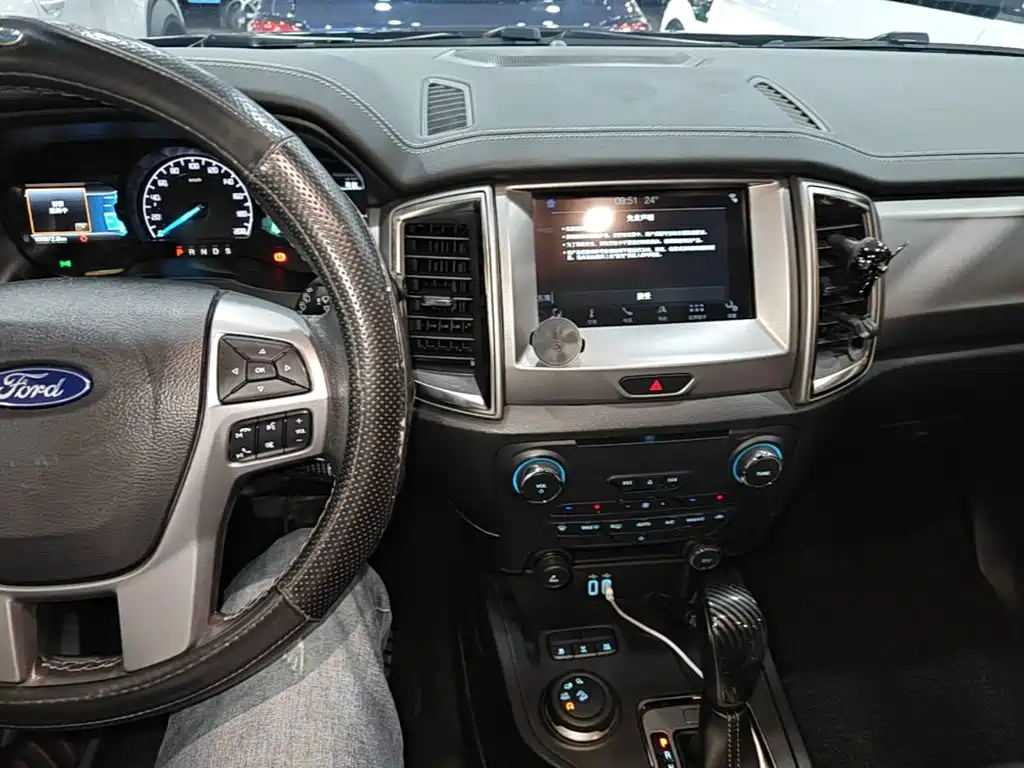 Ford Everest — миниатюра 10