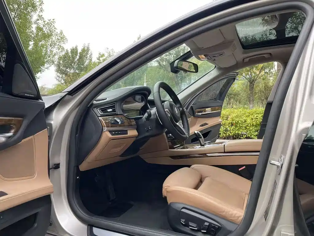 BMW 7 Series — миниатюра 4