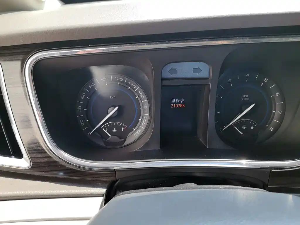 Buick GL8 2011 3.0L XT Luxury Flagship
