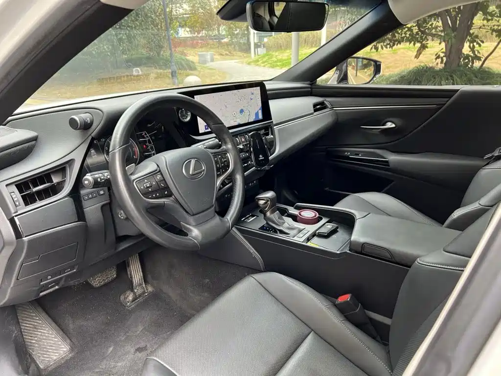 Lexus ES — миниатюра 8
