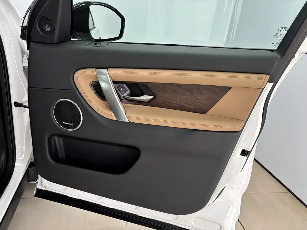 Land Rover Discovery Sport — миниатюра 25