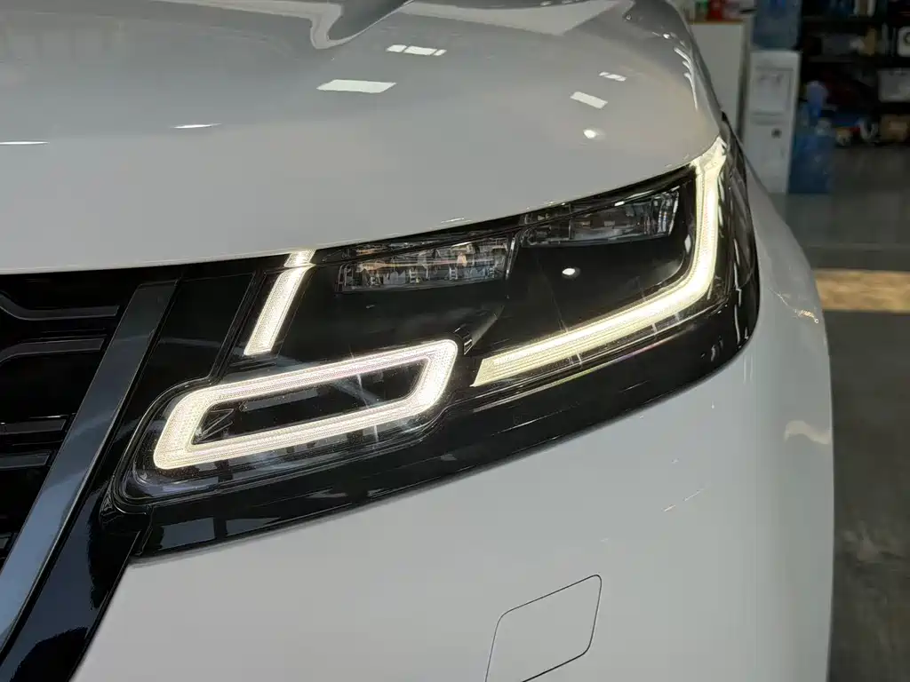Land Rover Velar — миниатюра 3