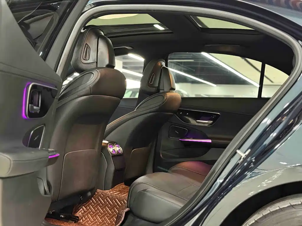 Mercedes-Benz C-Class — миниатюра 7