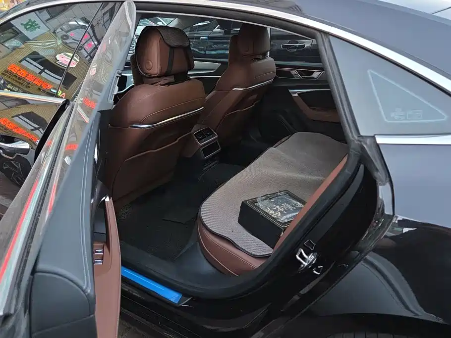 Audi A7L — миниатюра 11