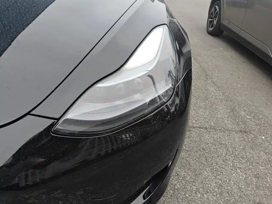 Tesla Model 3 — миниатюра 5