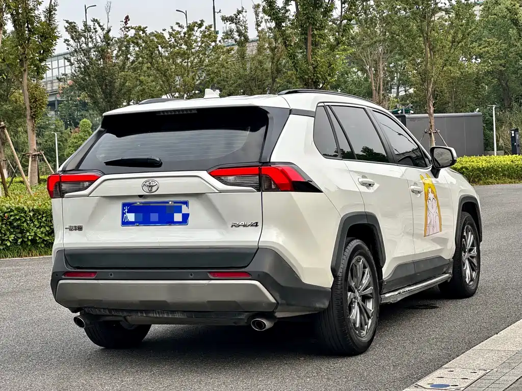 Toyota RAV4 — миниатюра 6