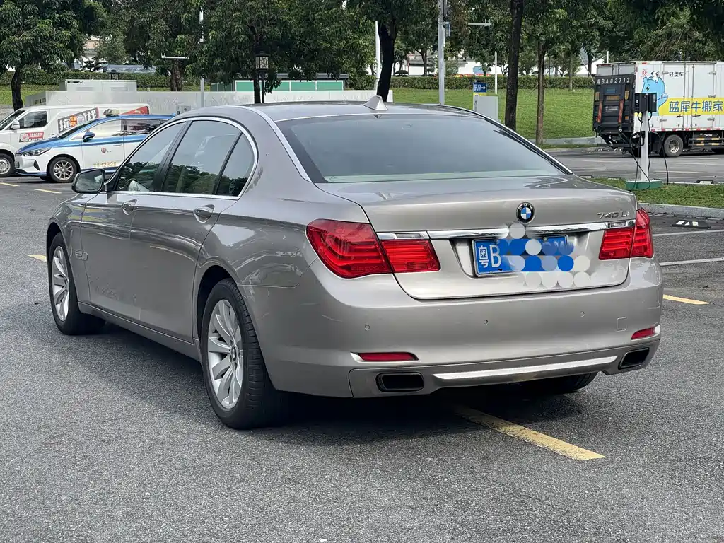 BMW 7 Series — миниатюра 6