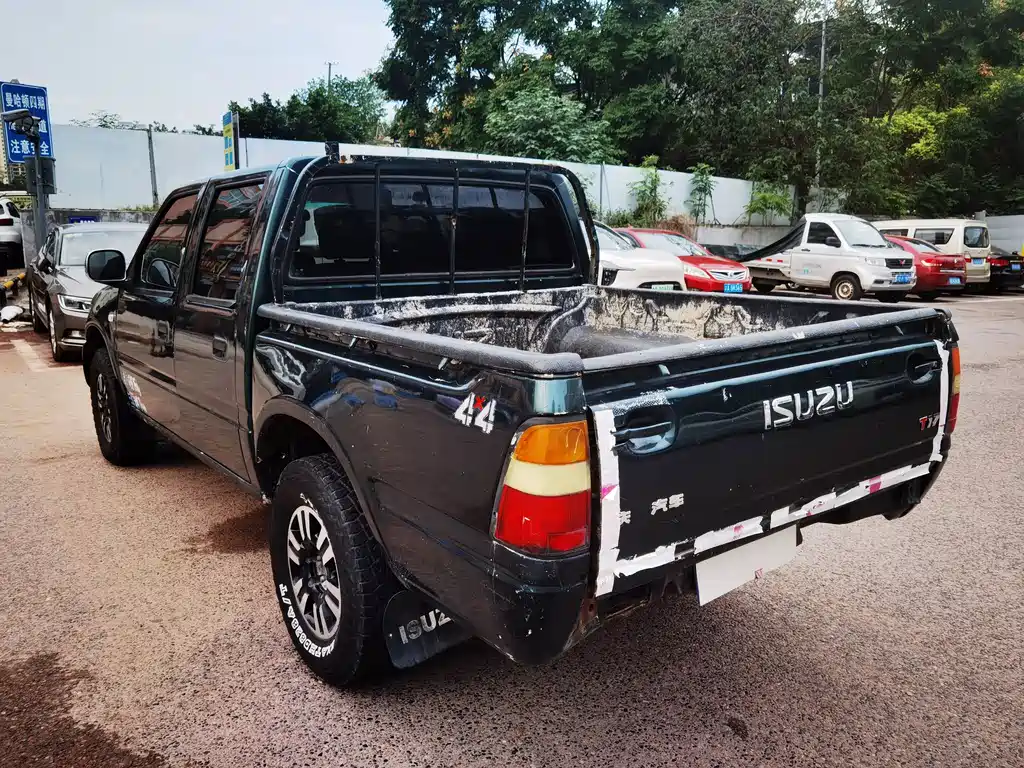 Isuzu Pickup — миниатюра 7