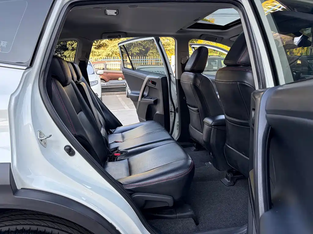 Toyota RAV4 — миниатюра 13