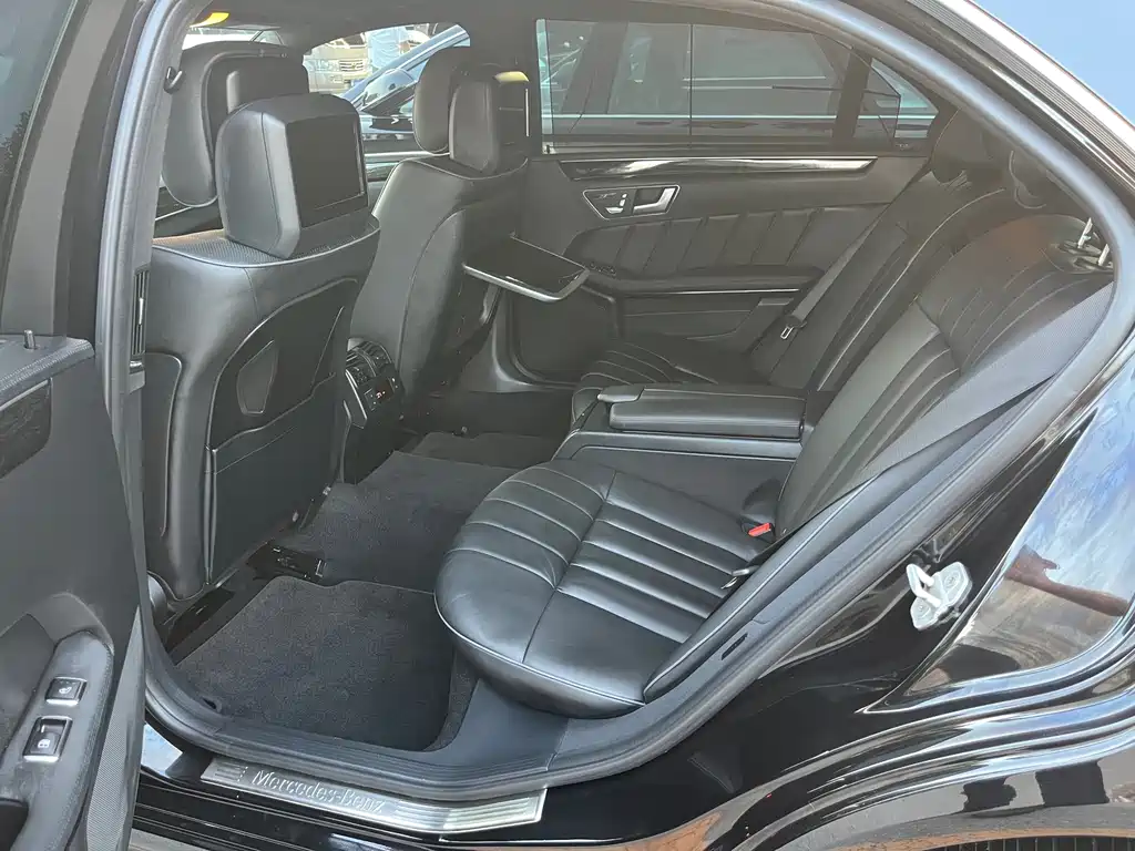 Mercedes-Benz E-Class — миниатюра 30