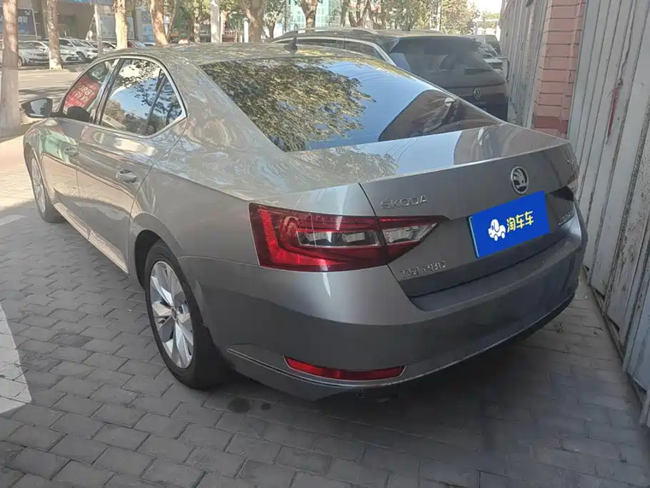 Skoda Superb — миниатюра 3