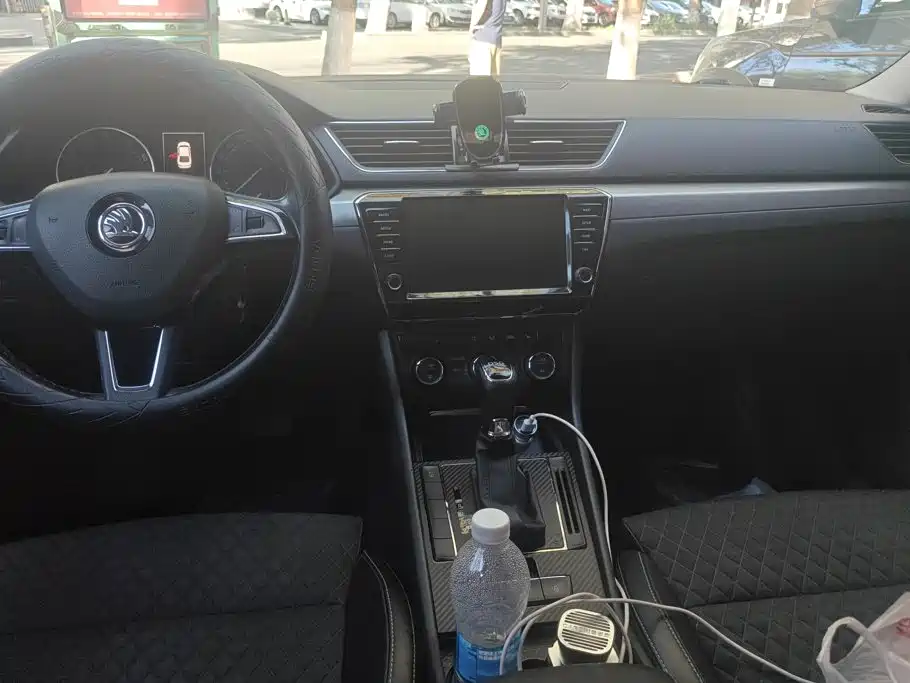 Skoda Superb — миниатюра 12