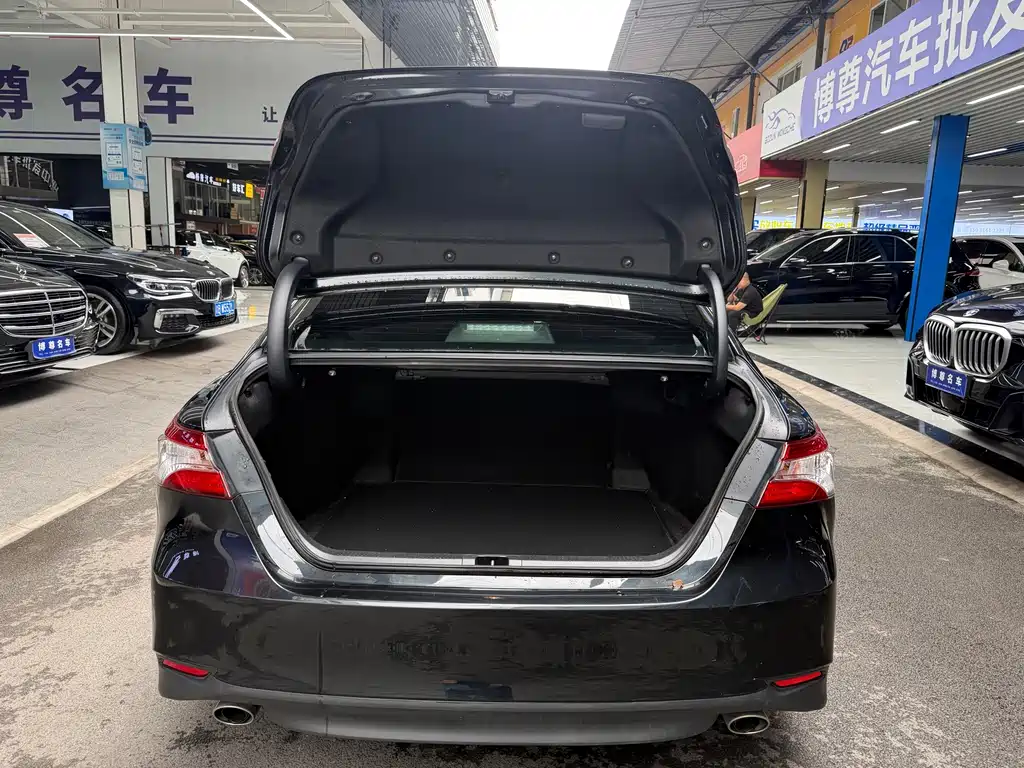 Toyota Camry — миниатюра 16
