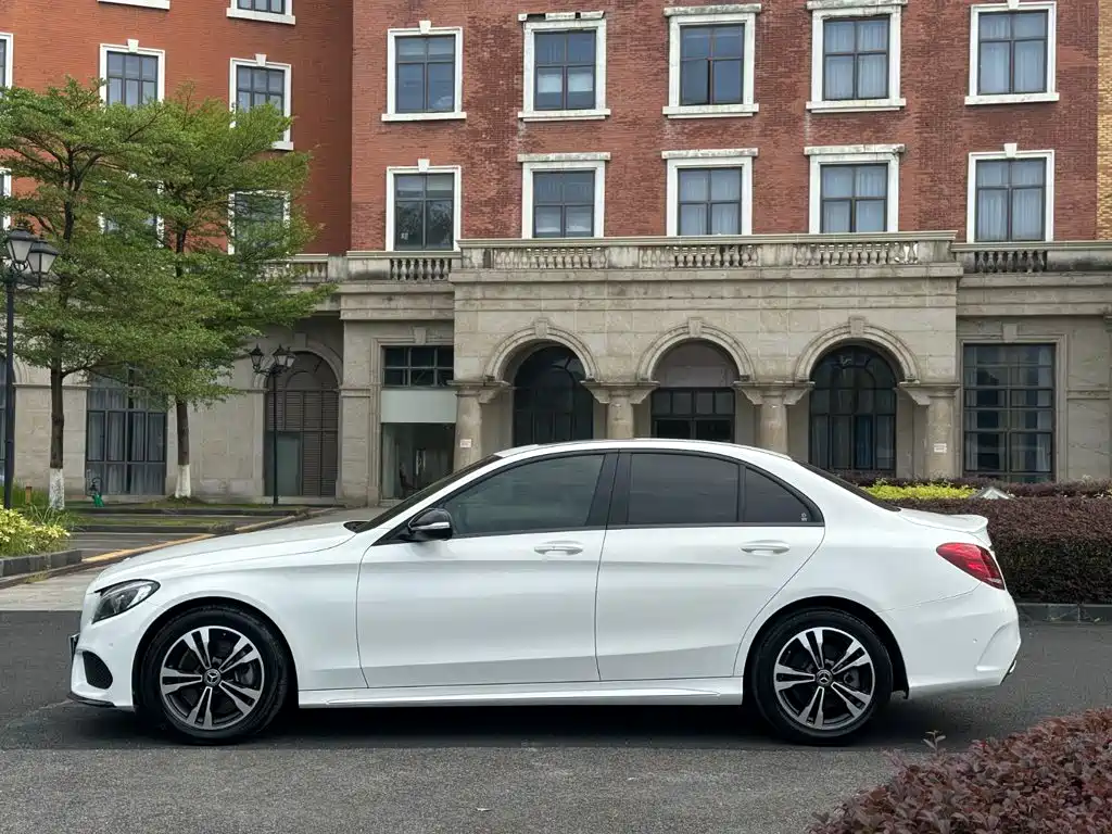 Mercedes-Benz C-Class — миниатюра 13