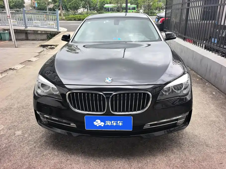 BMW 7 Series — миниатюра 2