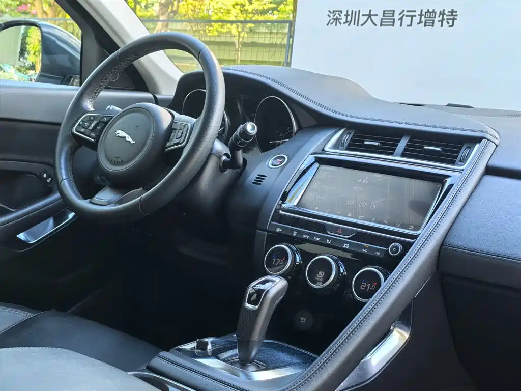 Jaguar E-PACE — миниатюра 8