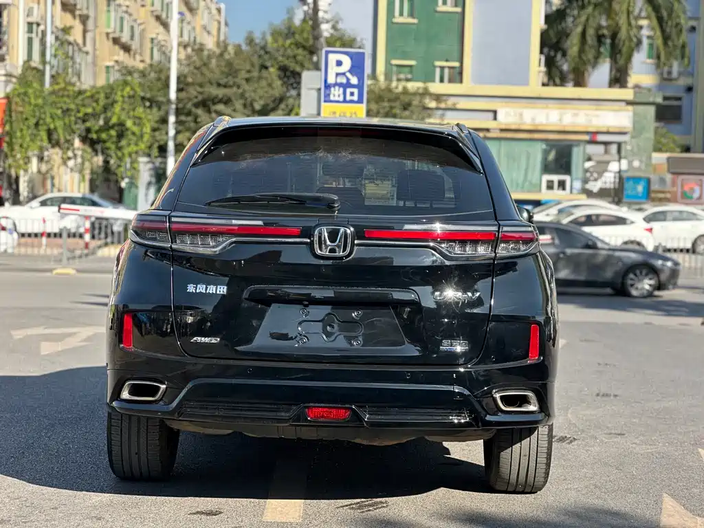 HONDA UR V