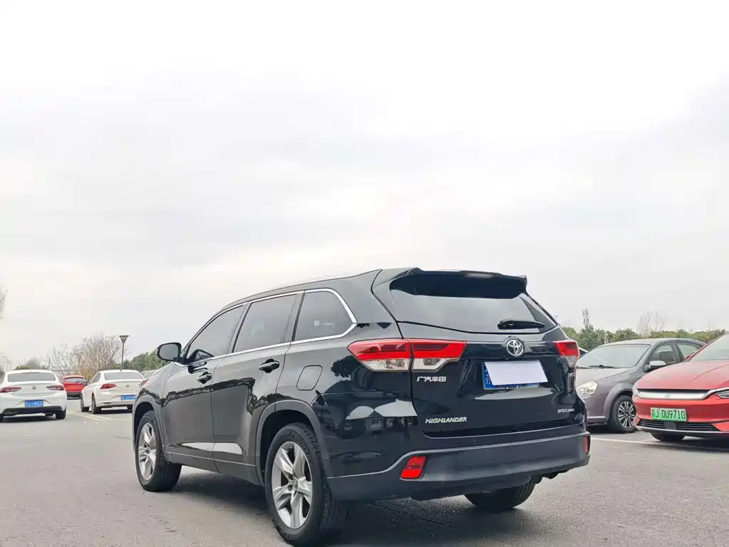 TOYOTA HIGHLANDER