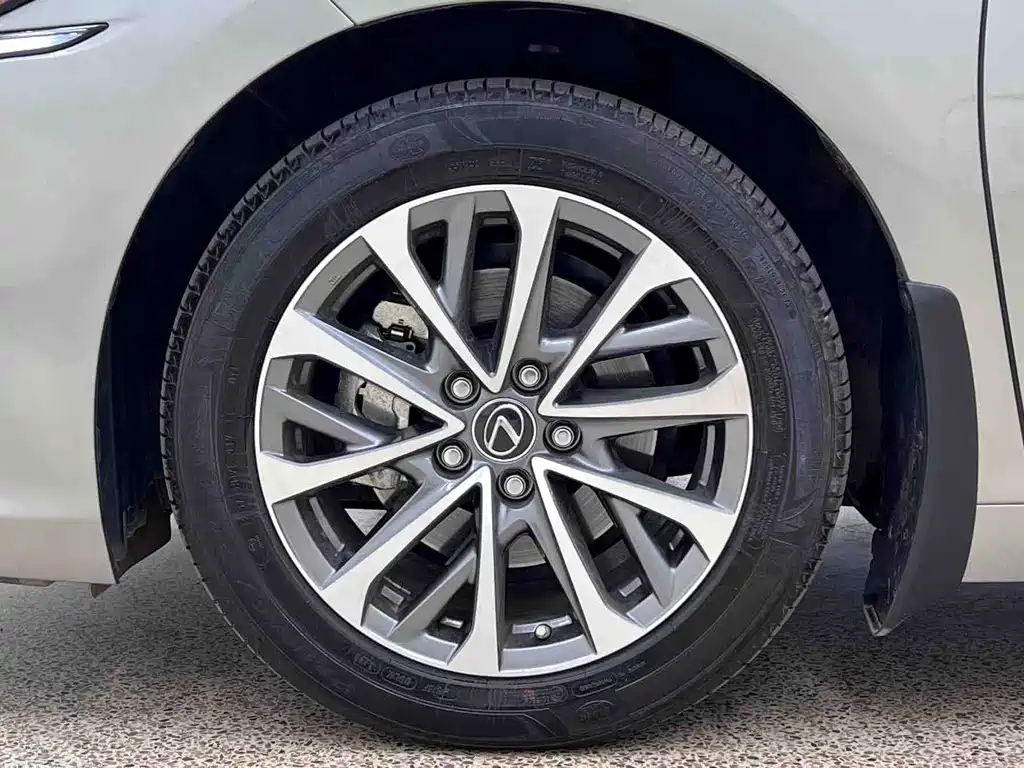 Lexus ES — миниатюра 7